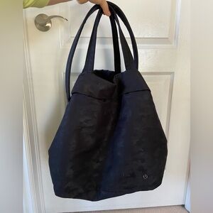 Lululemon On My Level Bag (large)